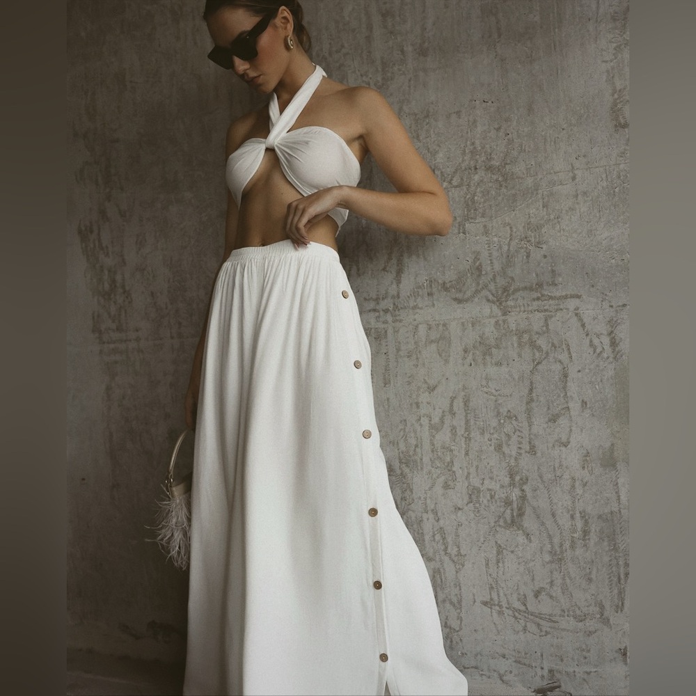 Aakaa White Wide-Leg Button-Trim Pants